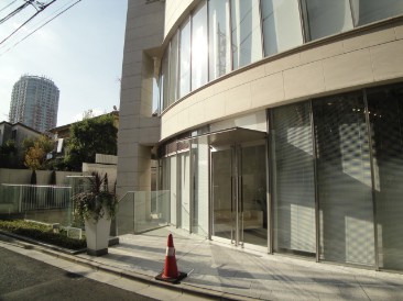 IL　CENTRO　SERENO　イルチェントロセレーノ（店舗・事務所）